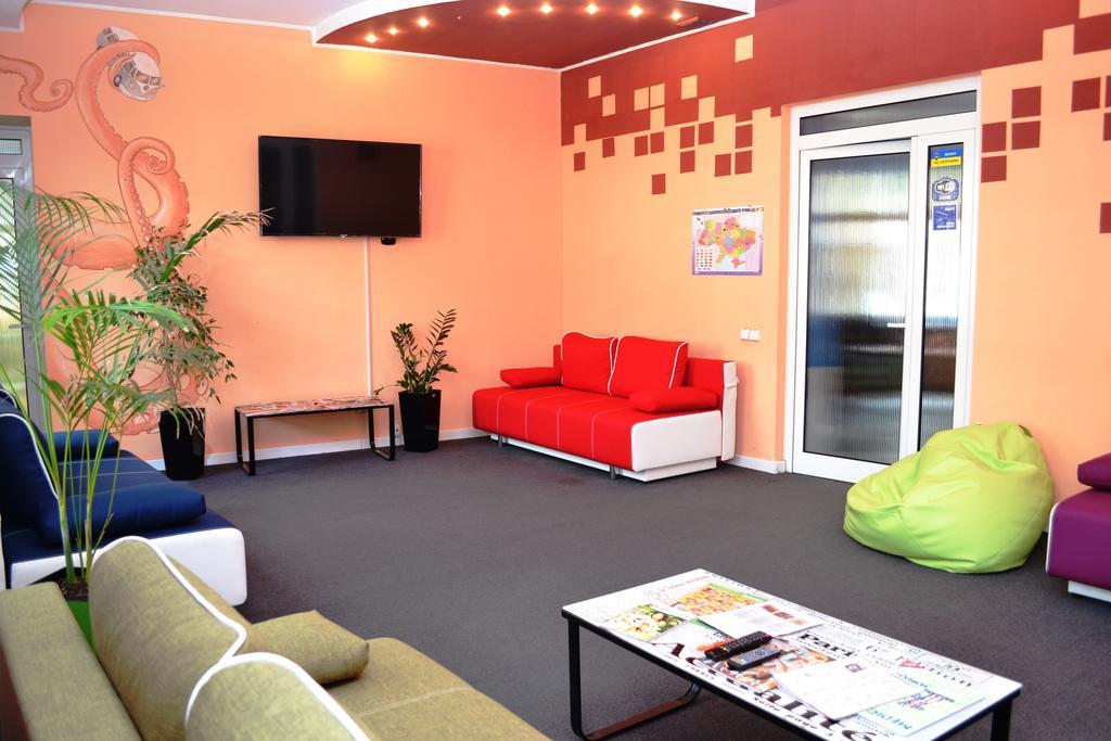 Wanted Hostel Lviv Exterior photo