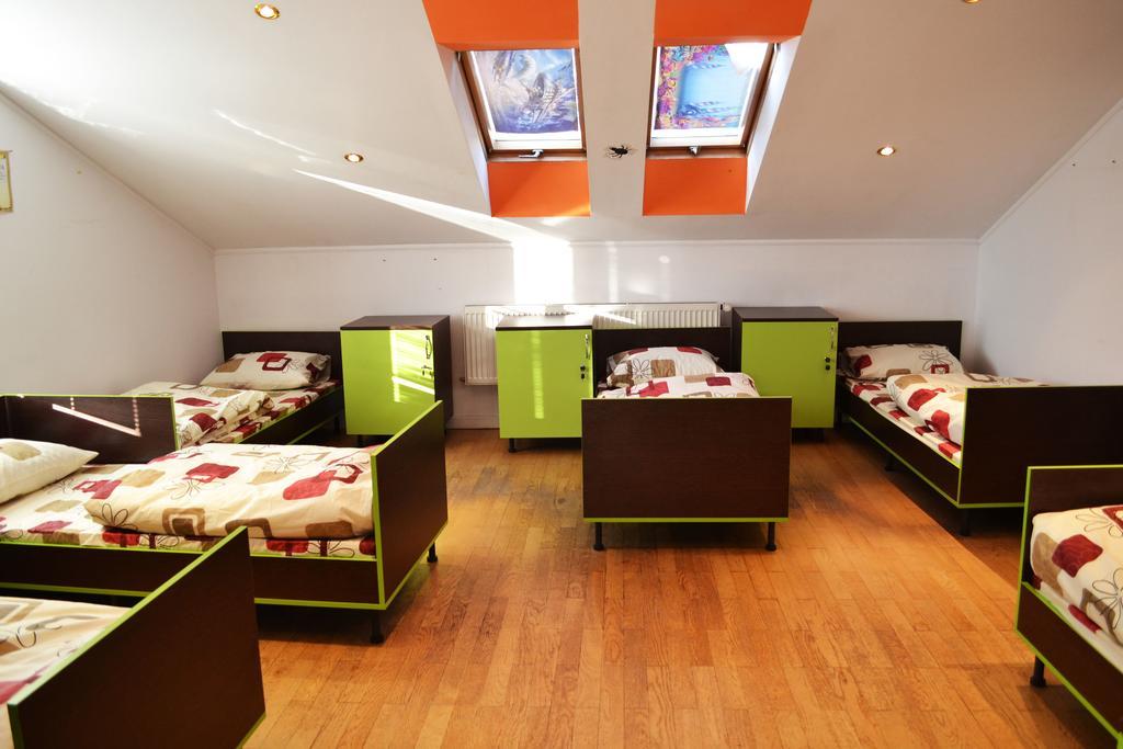 Wanted Hostel Lviv Exterior photo