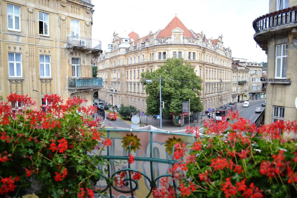 Wanted Hostel Lviv Exterior photo